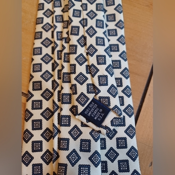 NWOT Bert Pulitzer 100% Silk Necktie Geometric Pattern Cream and Blue - Picture 5 of 5